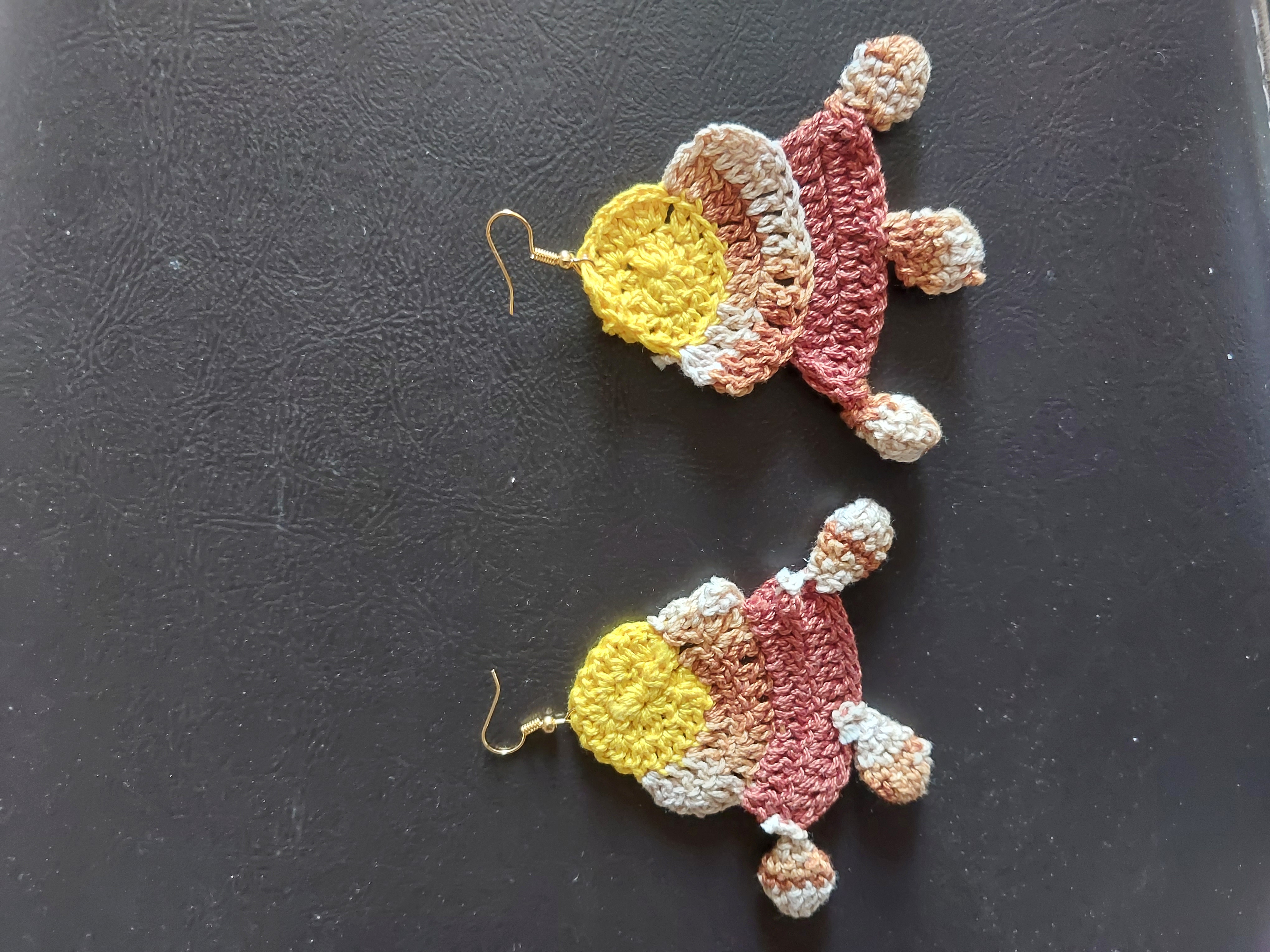 Bobbles and Scallops Crochet Earring